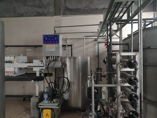 真空低温热泵蒸发器.jpg 真空低温热泵蒸发器.jpg