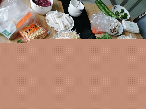 荣尚热能公司员工周末加班吃火锅羡煞朋友圈-荣