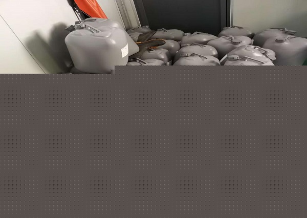 夏季工业用水处理空药剂桶储存注意事项-荣轩环